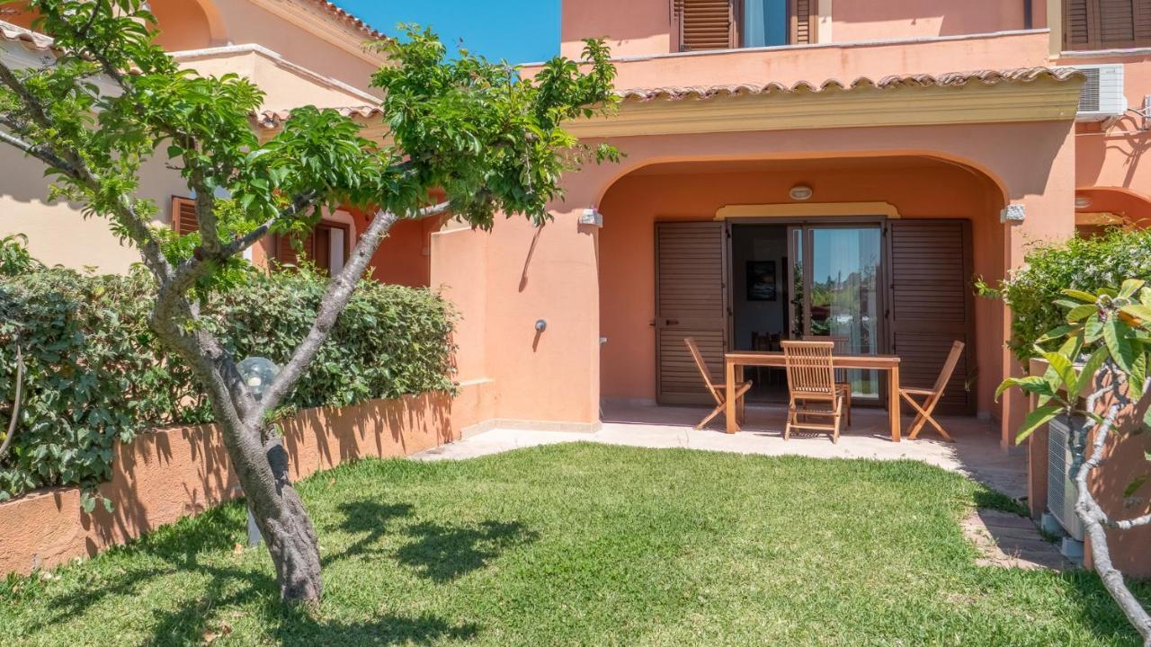 Casa Vacanza La Suaredda San Teodoro  Exterior photo